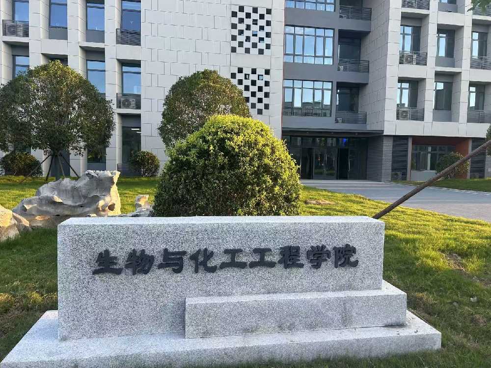 仁化县扬州职业大学体育场高杆灯项目